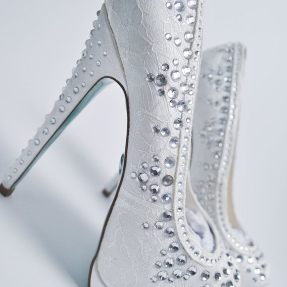 Betsy Johnson Something Blue Lace Heels w Rhinestones- FITS 7.5  (8.5 Actual Sz) - Picture 3 of 10